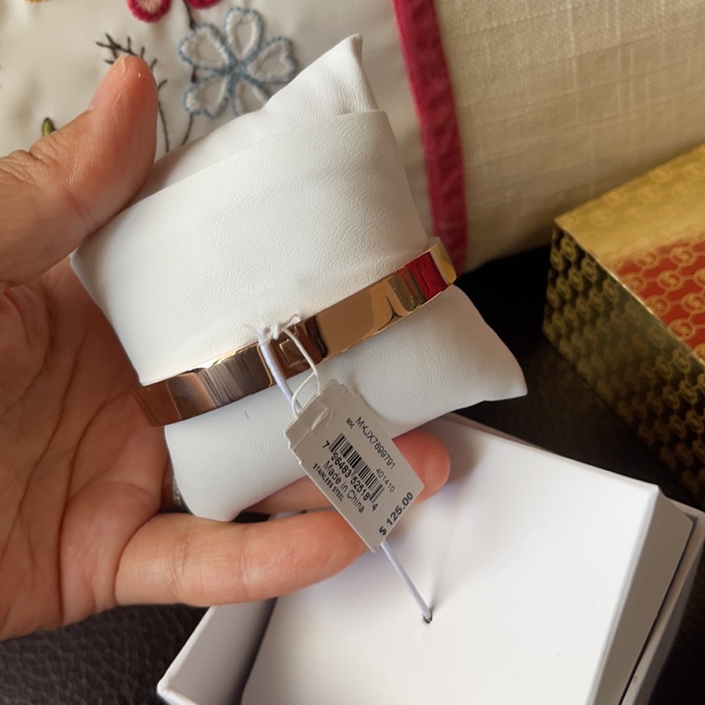 Michael Kors Haute Rose gold Bangle Bracelet NIX - Picture 4 of 5